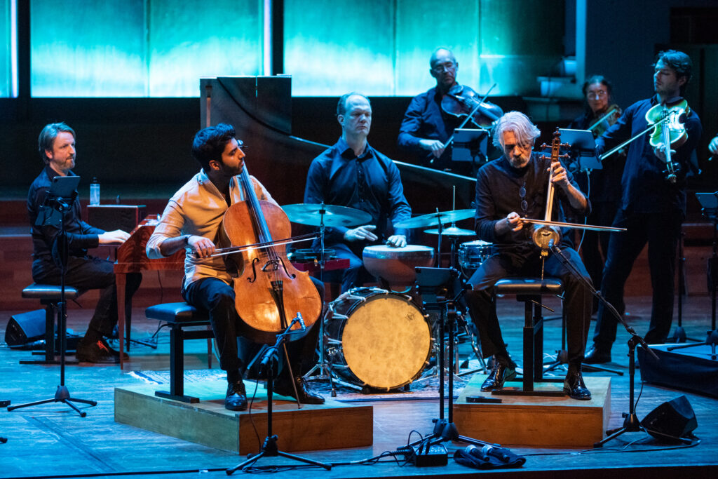 Dikli ayolning qattiq pornosi Mano bilan retro porno